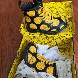 Dr Marten 1469 Smiley T - Toddler size US 9